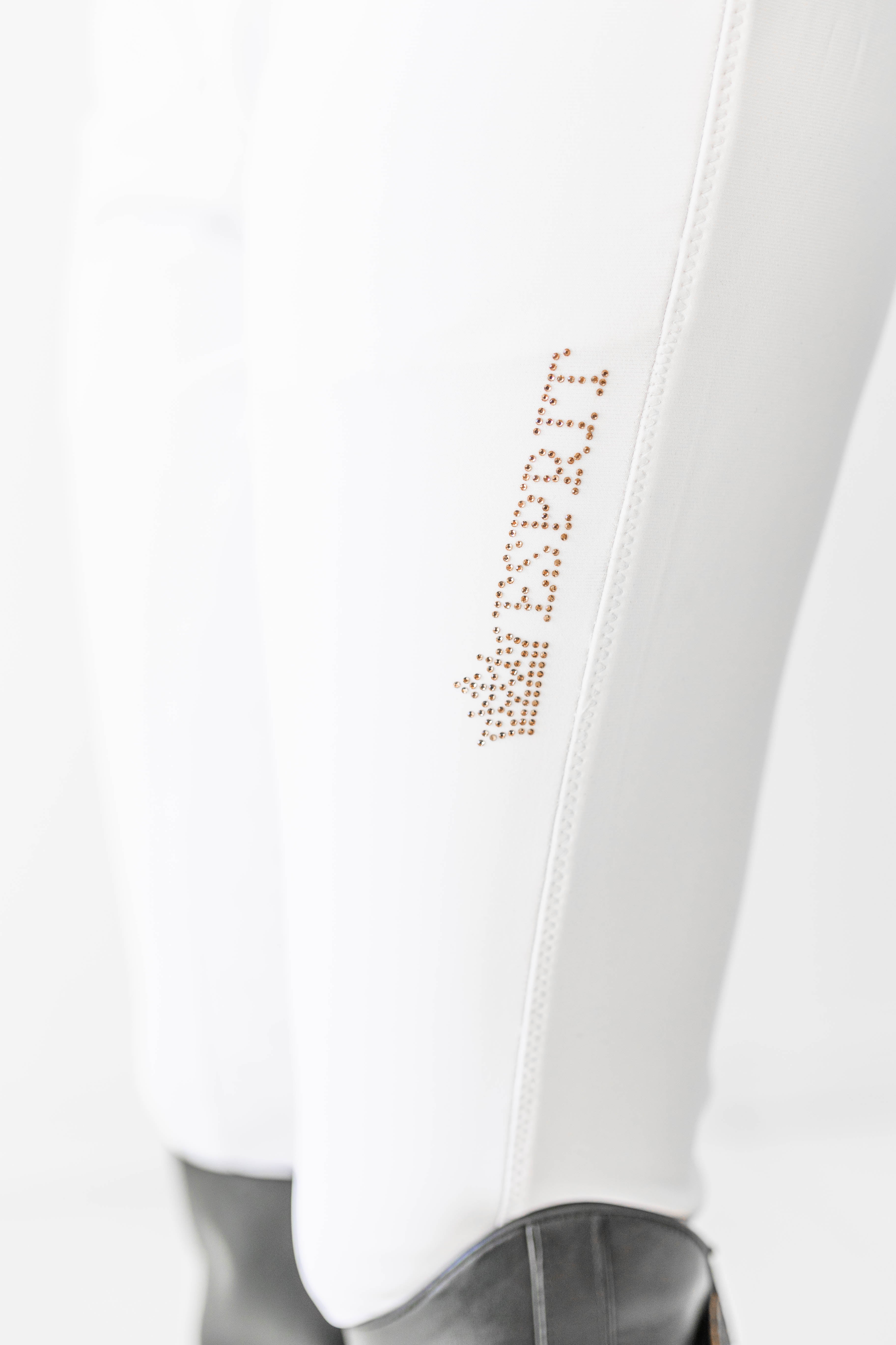 Elevation Breech - White