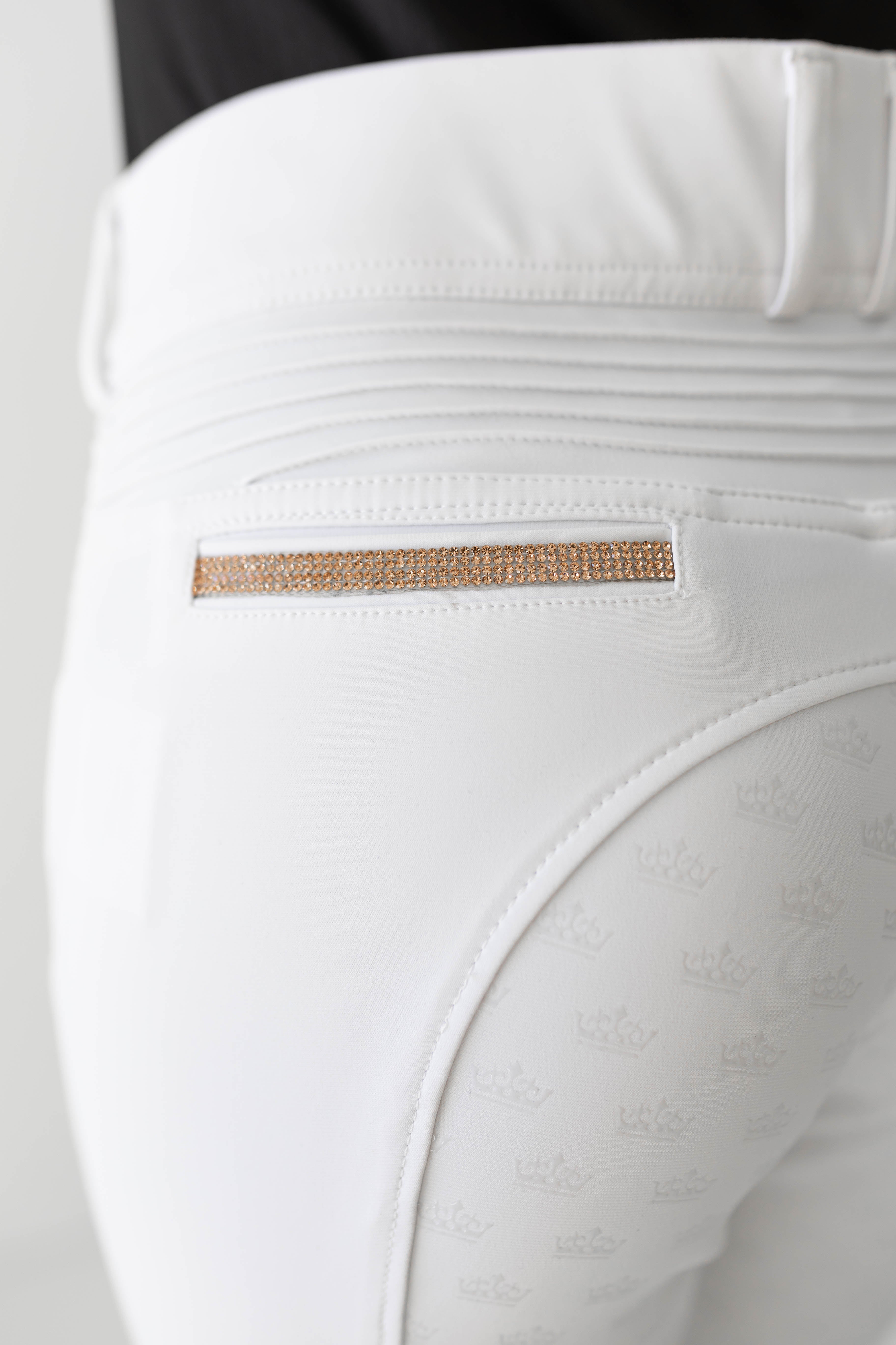 Elevation Breech - White