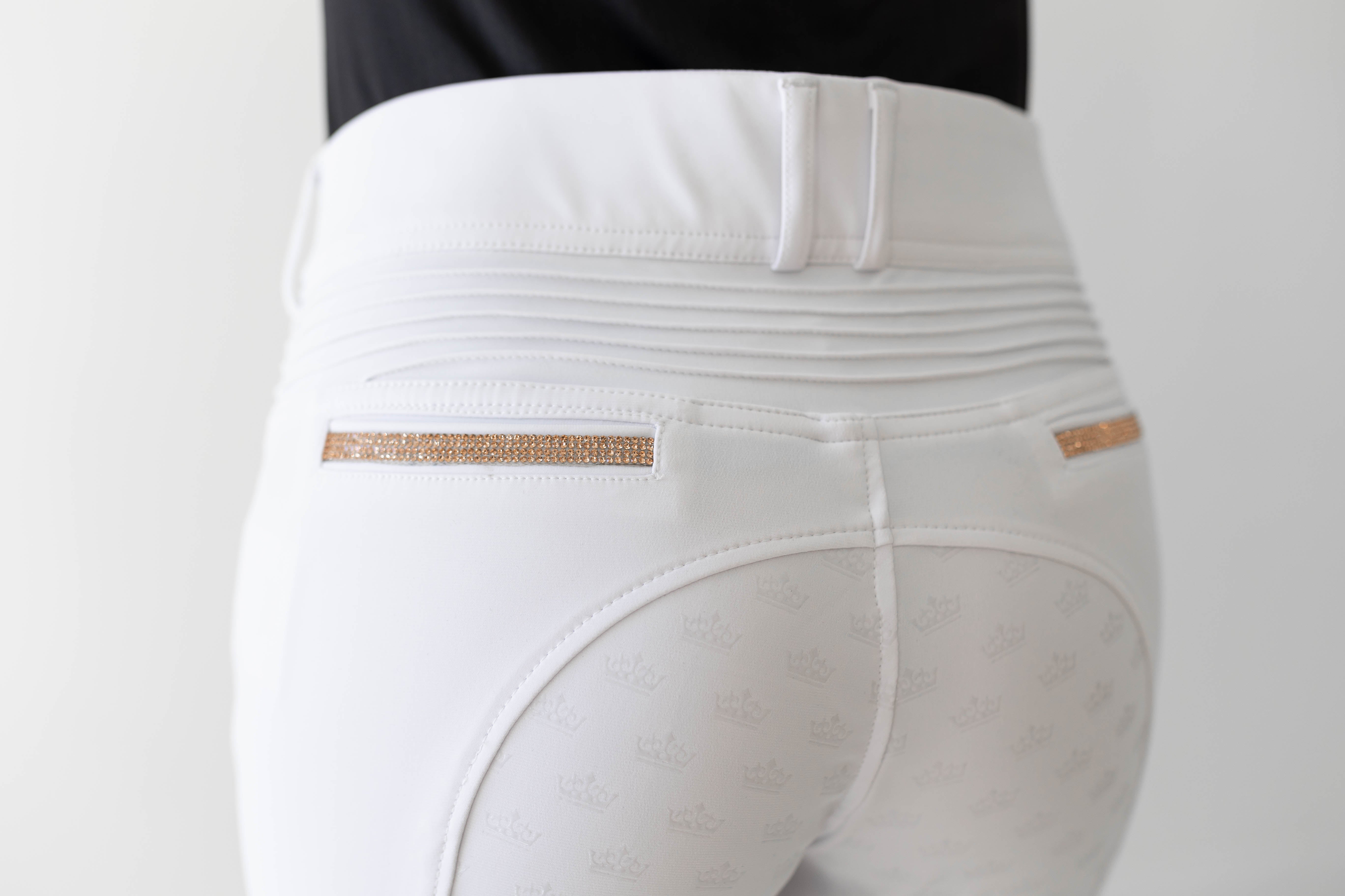 Elevation Breech - White