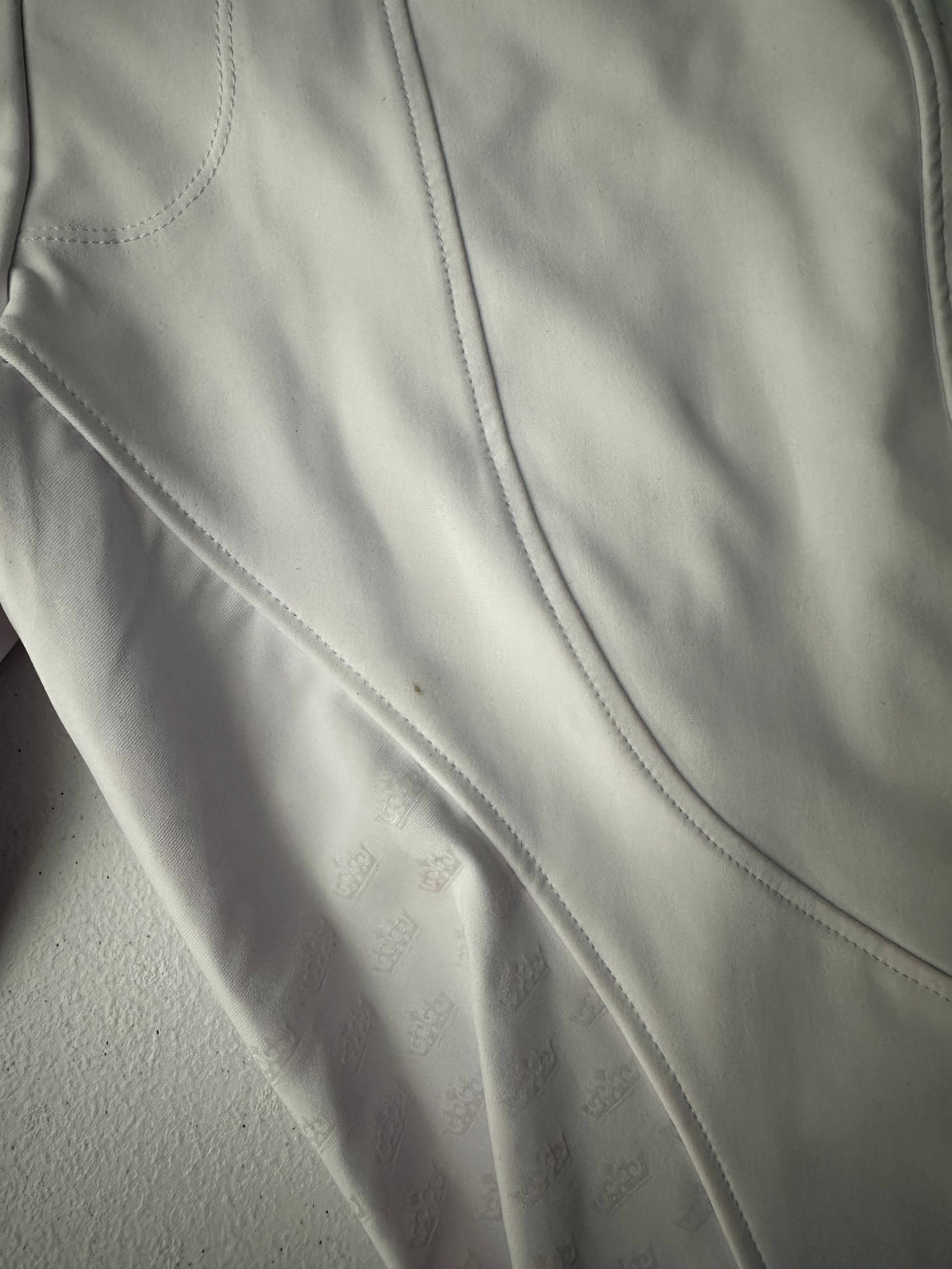 (37) 2.0 PRO White with White seat, Half Seat, SMALL