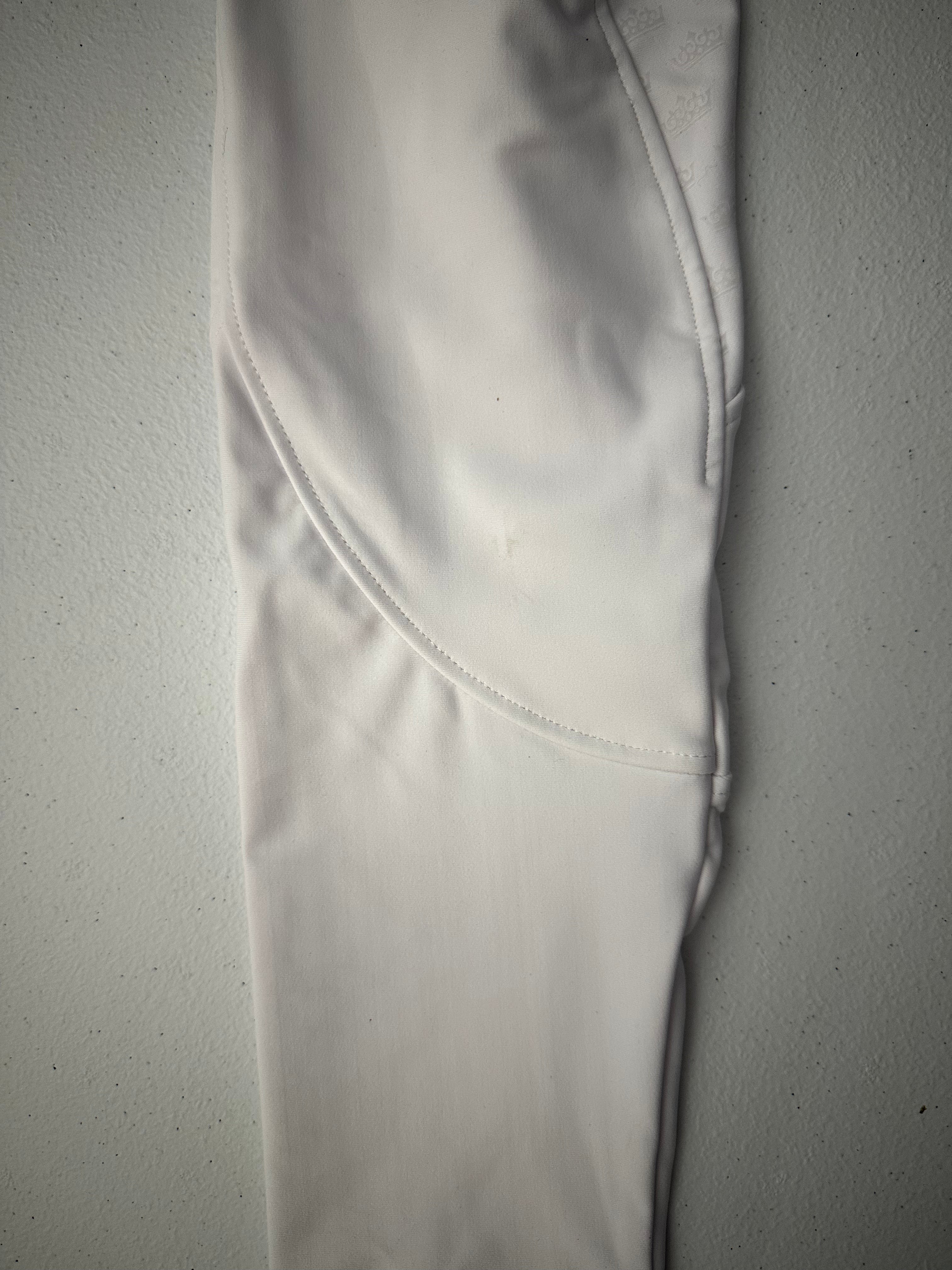 (37) 2.0 PRO White with White seat, Half Seat, SMALL